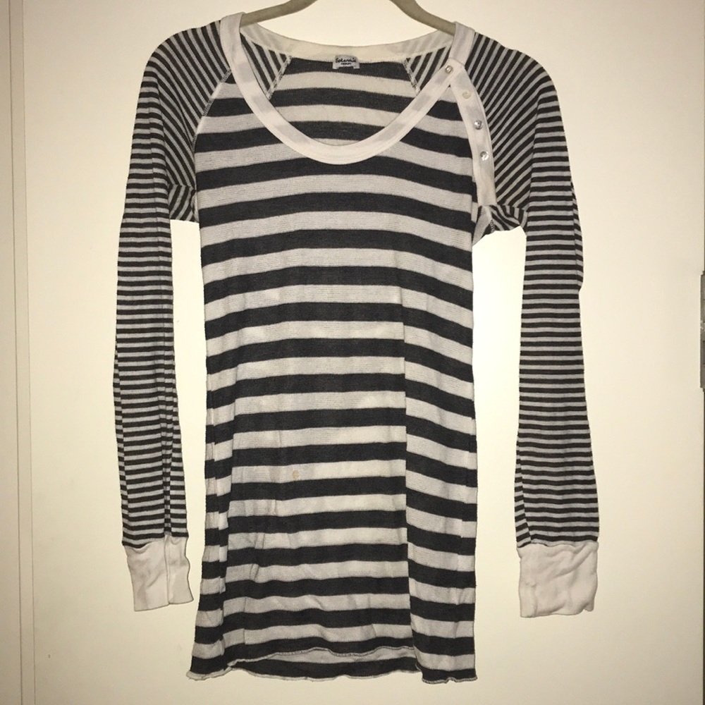 Splendid gray and white stripped long sleeve shirt